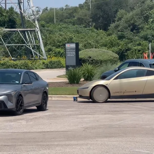 ภาพดีไซน์จำลองสอดคล้องกับหัวเรื่อง Tesla Cybercab: เจาะลึกการทดสอบเซ็นเซอร์มุมอับ และสัญญาณสู่ Robotaxi เต็มรูปแบบในอนาคตอันใกล้