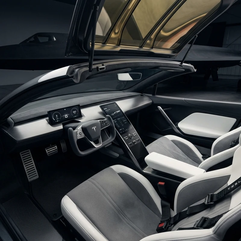 ดีไซน์ห้องโดยสารและตัวถังของ Tesla Roadster 2026 ที่ผสานวัสดุไทเทเนียม คาร์บอนไฟเบอร์ และกระจกเคลือบทองคำแบบหมวกนักบินอวกาศ