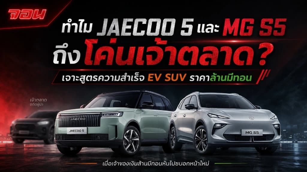 ภาพรถยนต์ไฟฟ้าครอบครัวสไตล์คอมแพกต์สีเงินเรียบหรูในสวนสาธารณะเมืองหลวงช่วงพระอาทิตย์ตกดิน