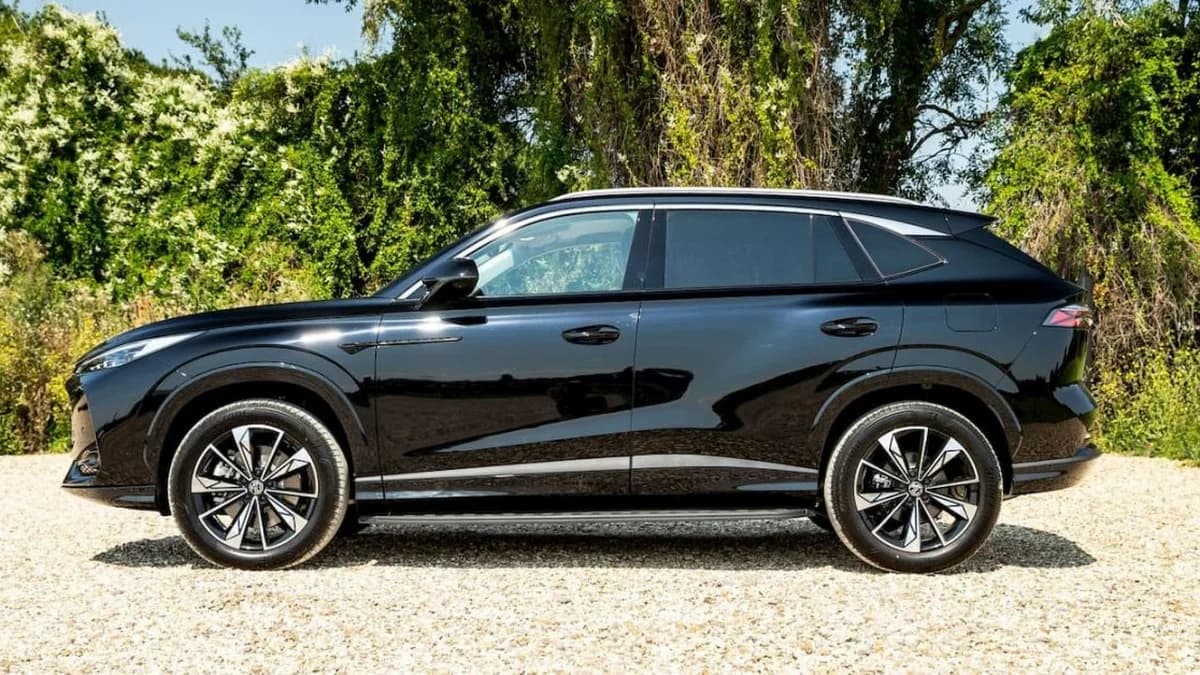 ภาพดีไซน์จำลองสอดคล้องกับหัวเรื่อง MG เตรียมเปิดตัวรถยนต์ PHEV รุ่นแรกที่ใช้แบตเตอรี่แบบกึ่งโซลิดสเตตในปี 2027