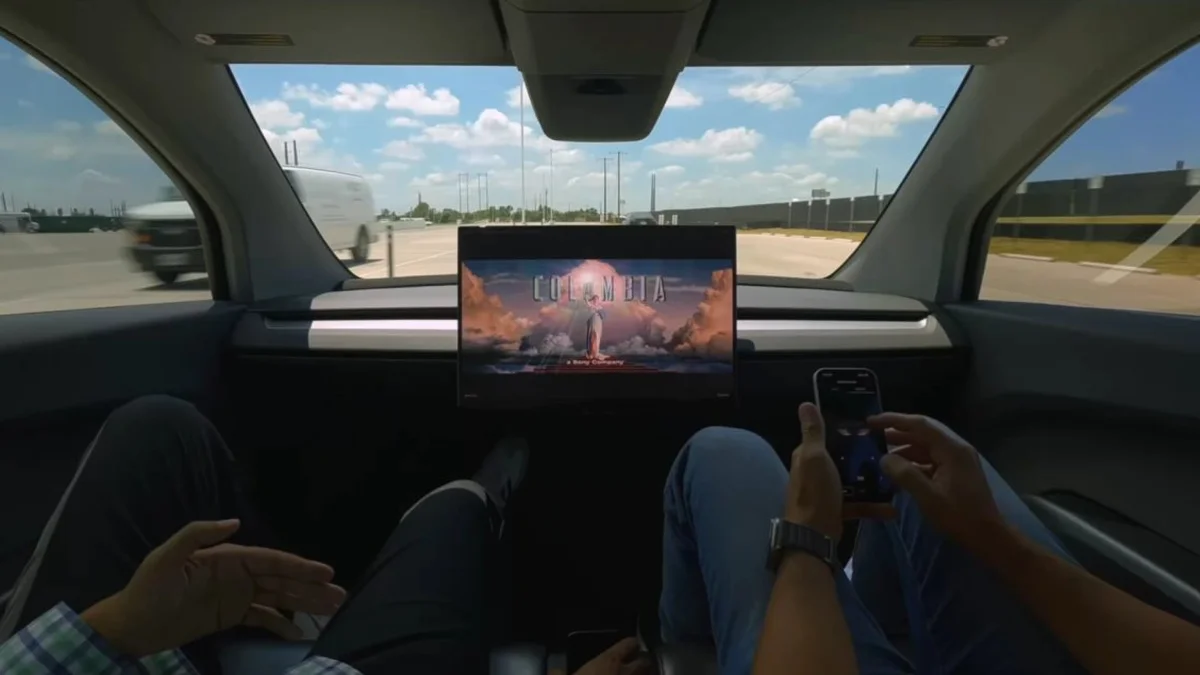 ภาพดีไซน์จำลองสอดคล้องกับหัวเรื่อง Tesla Cybercab จะช่วยให้คุณปรับทิศทางช่องแอร์ผ่านแอปพลิเคชันได้