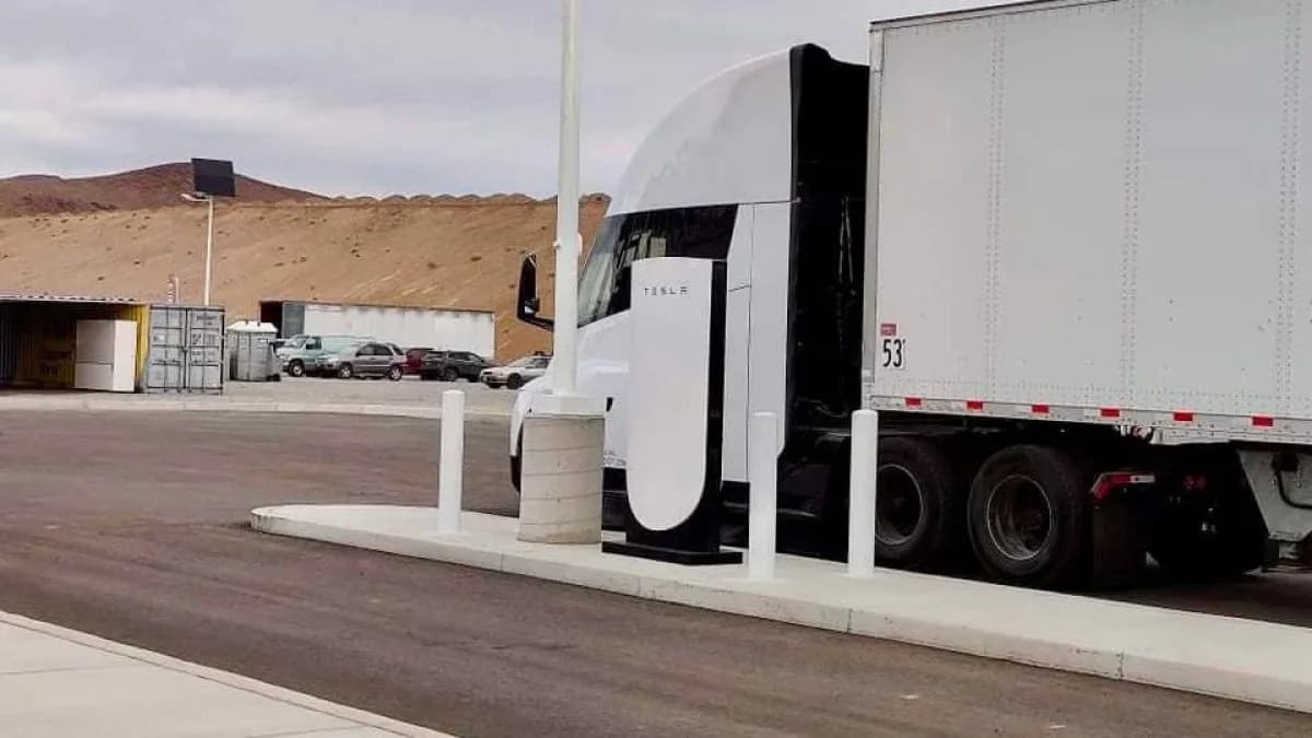 ภาพดีไซน์จำลองสอดคล้องกับหัวเรื่อง Tesla จะสร้าง Megachargers ที่ประกอบล่วงหน้าสำหรับ Tesla Semi