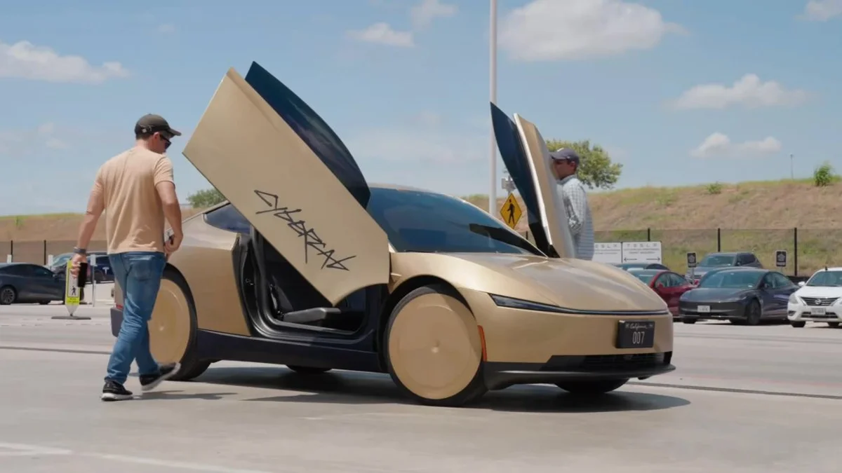 ภาพดีไซน์จำลองสอดคล้องกับหัวเรื่อง Tesla เตรียมเปิดให้พนักงานใช้บริการรถยนต์ไร้คนขับ Cybercab เต็มรูปแบบในเร็วๆ นี้